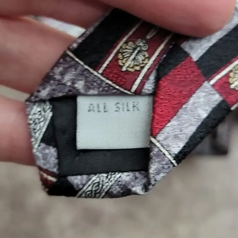 Van Heusen men's multicolor geometric abstract all silk classic necktie